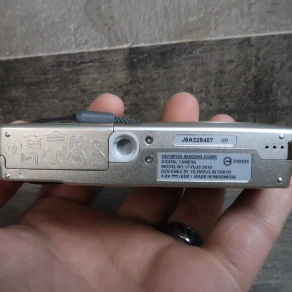 Olympus Stylus 5010 14MP 5x Zoom 4.7-23.5mm 1:2.8-6.5 - Picture 5 of 7